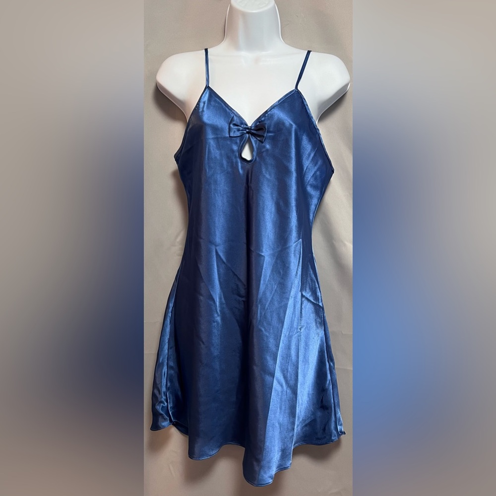 SATIN AND BEAUX SIZE Medium 100% POLYESTER Women Blue Nightgown